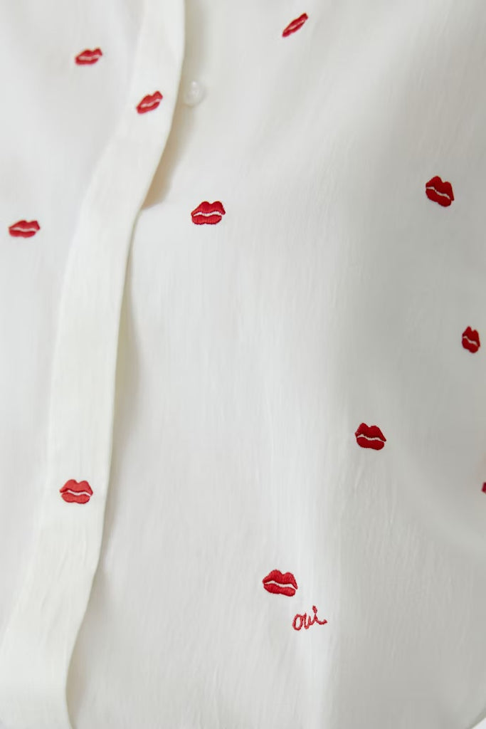 Cotton blouse with lover lips embroidered motif