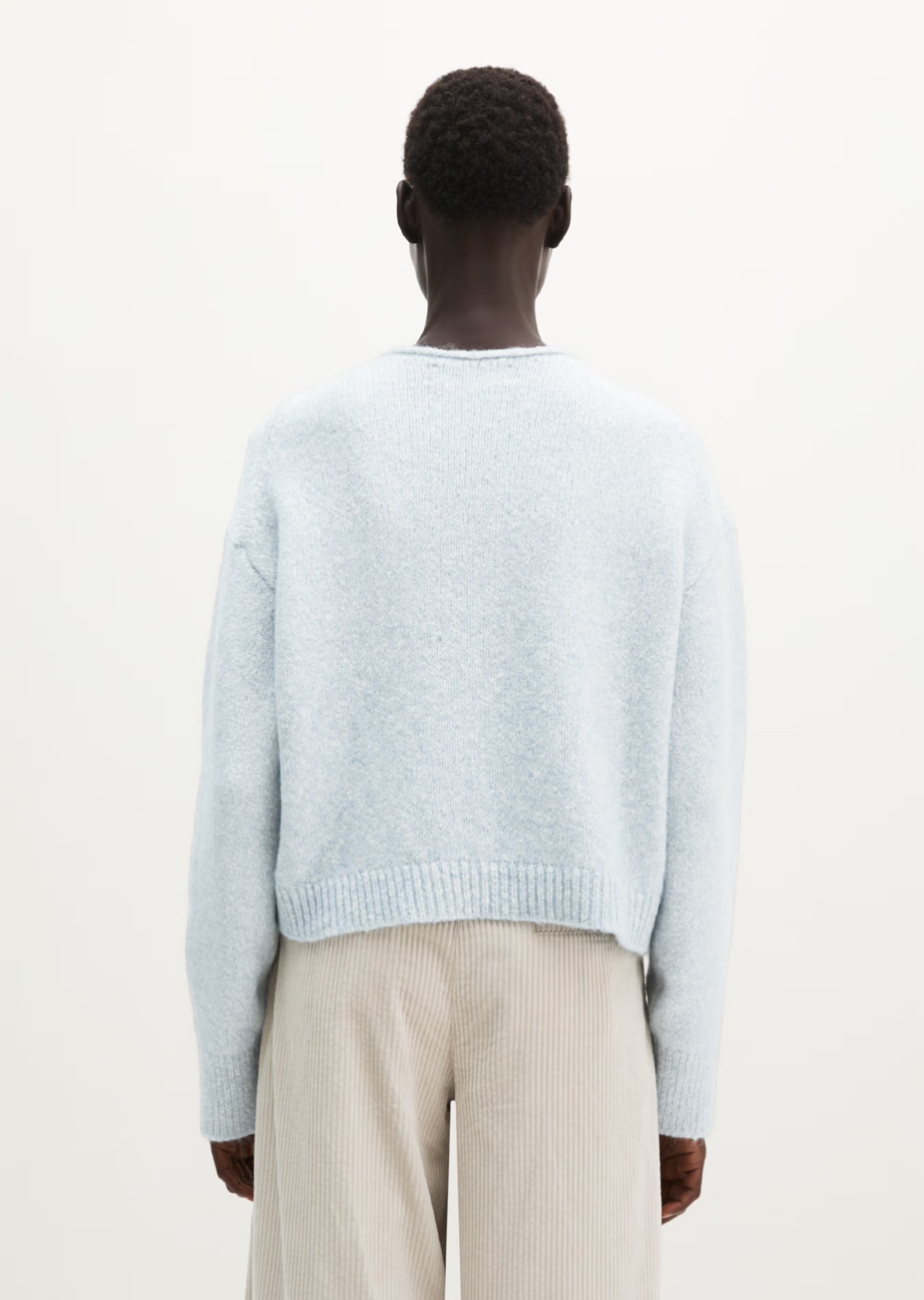 Cozy Round neck wool sweater in light blue