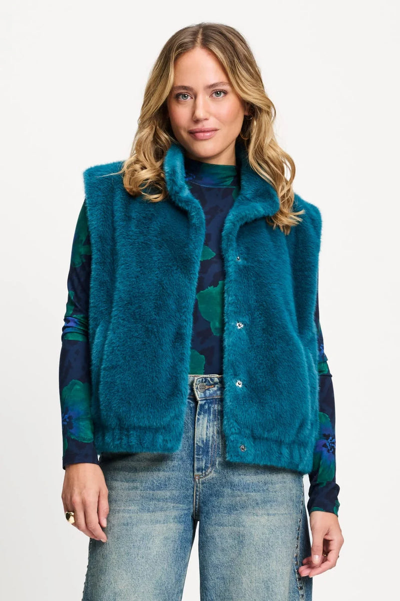 Ginny Gilet in Teal