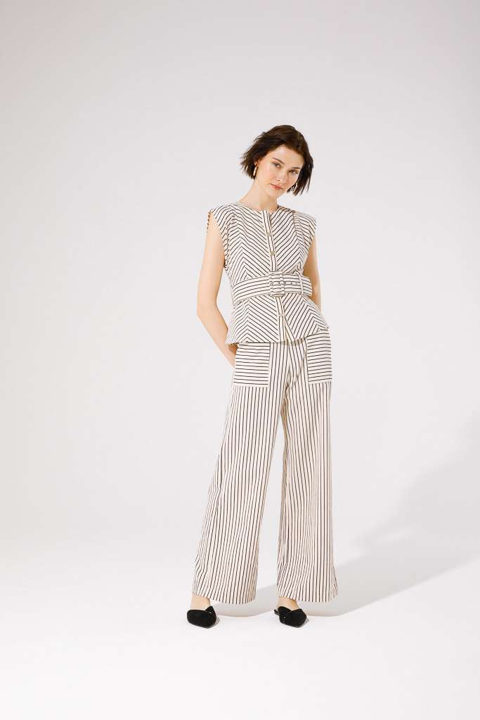 Striped sleeveless top with belt in cream and black