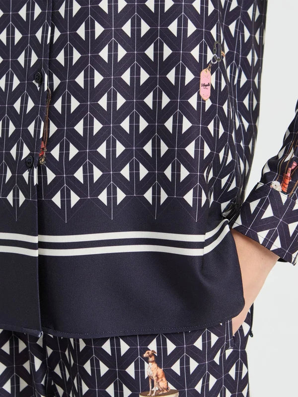 Long sleeve shirt with a geometric print in navy and white