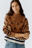 Turtleneck pullover with all over animal look with stripes in the hem