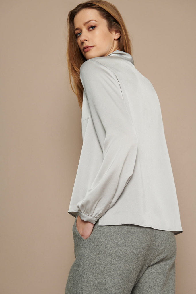 Tunic blouse in light grey with bow neckline