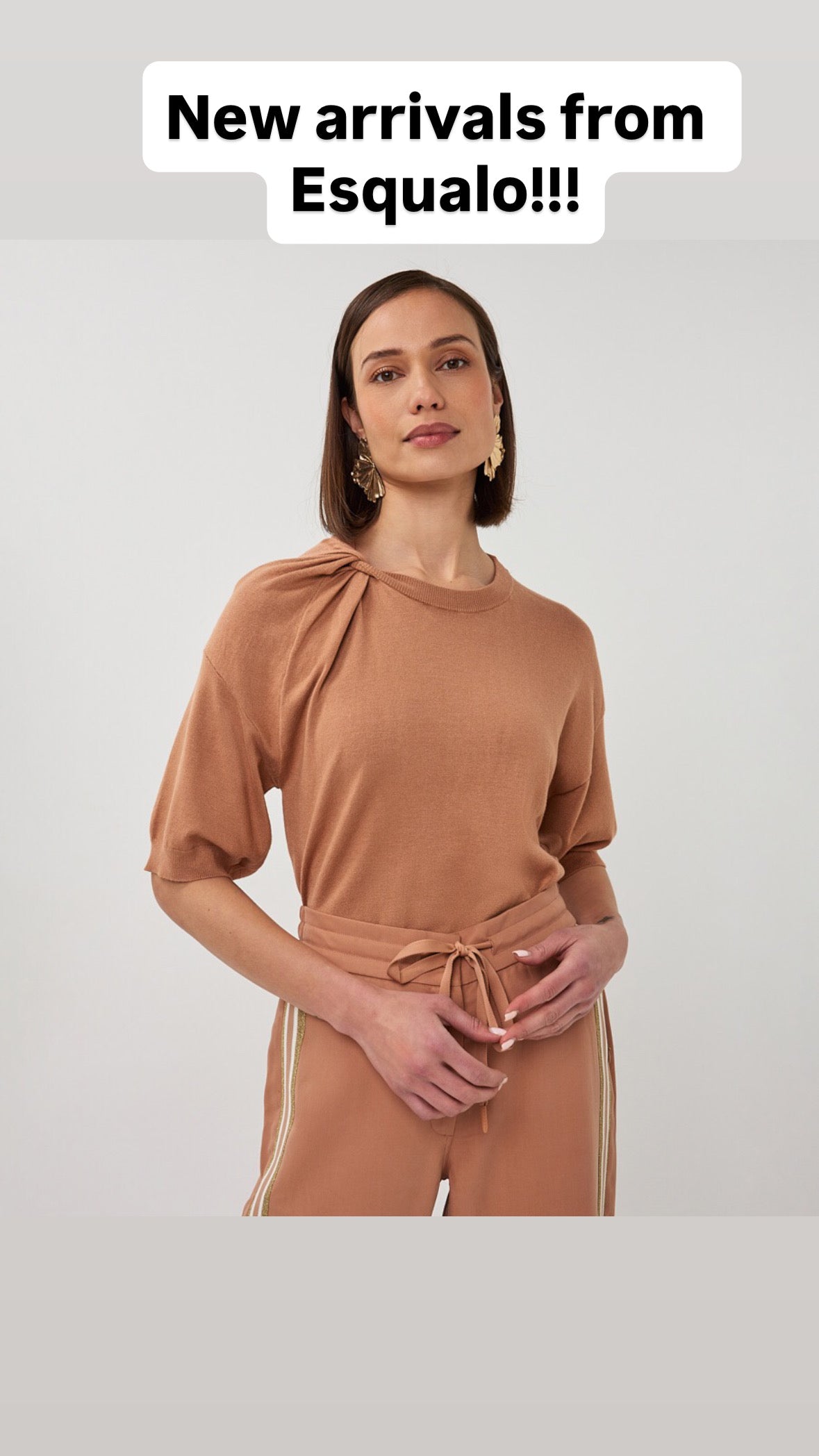 Cappuccino knit with knot