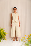 Loose fitting 3/4 length trousers with ditsy print