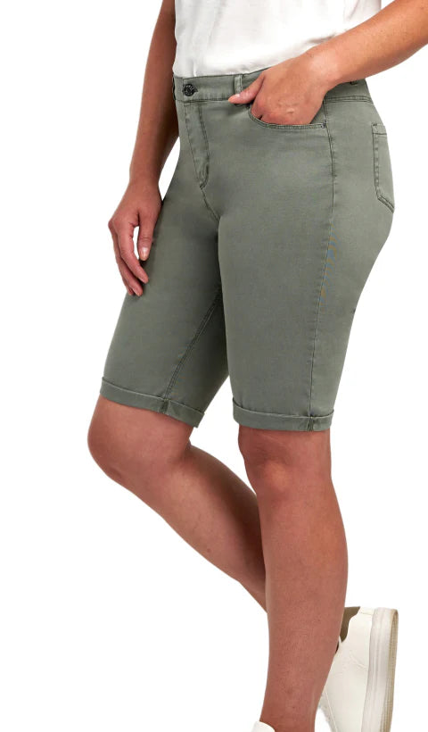 Chino shorts in khaki