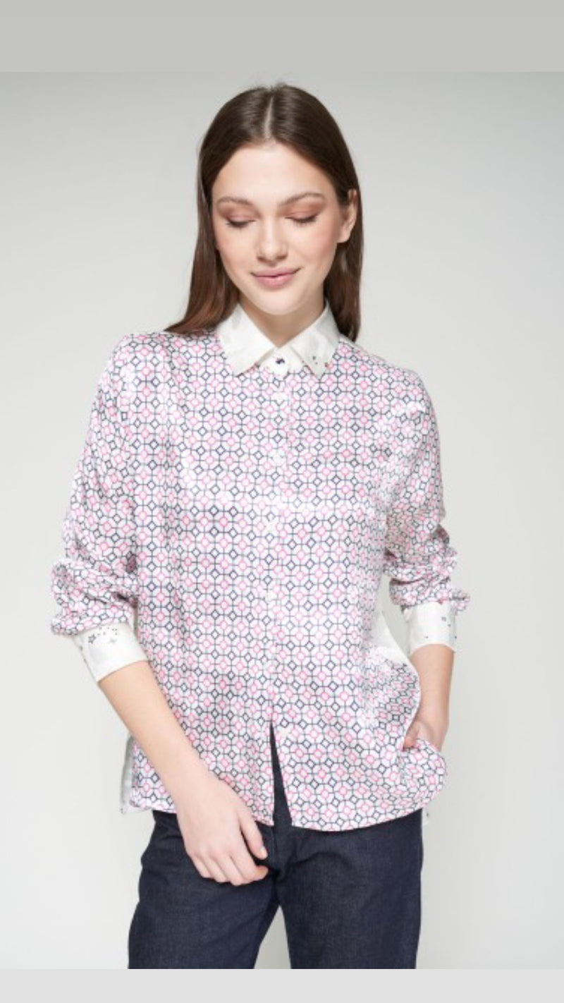 Isa  Blouse in geometric Print