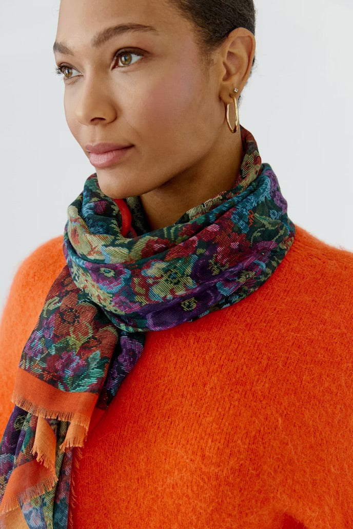 Large scarf with floral gobelin print