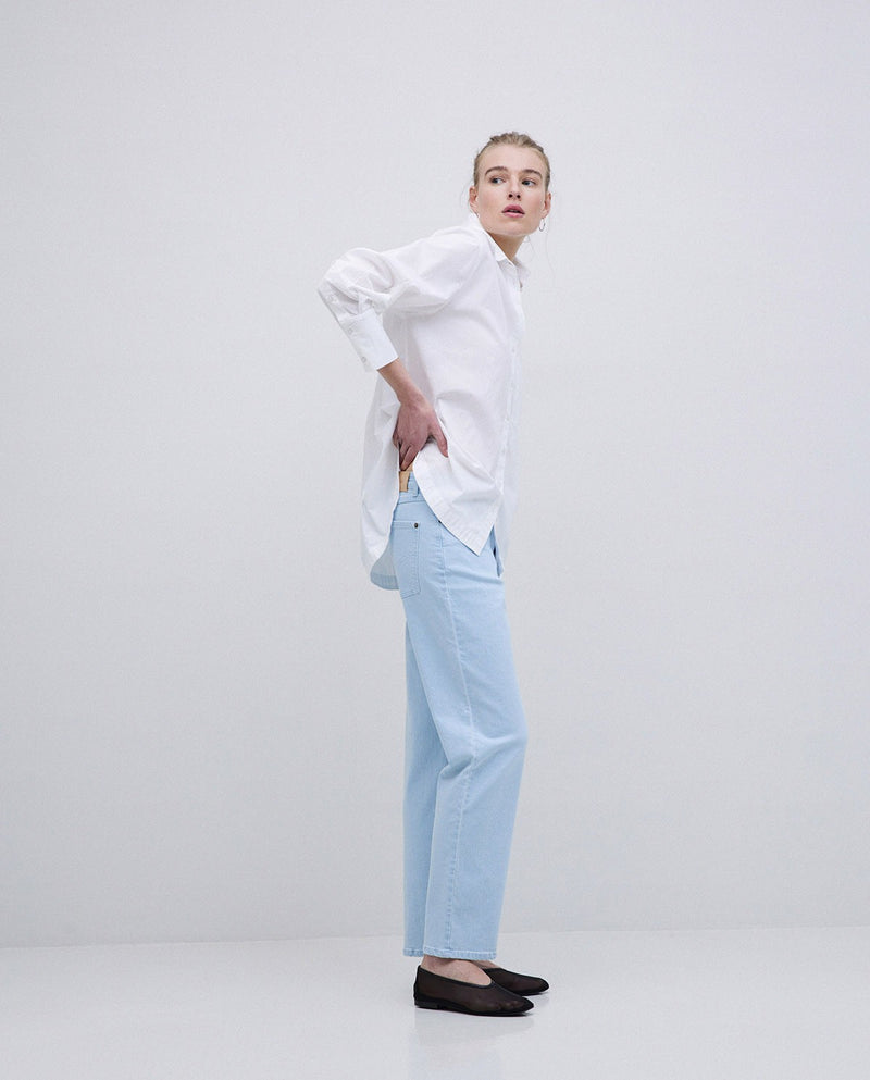 Straight leg jeans in light denim