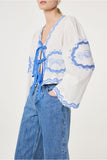 Serviette blouse in cosy white with blue pattern and ties