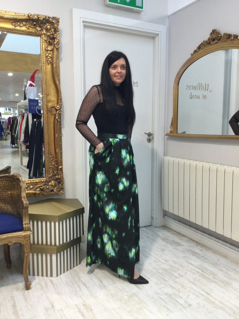 Maxi skirt with slit in black and greens