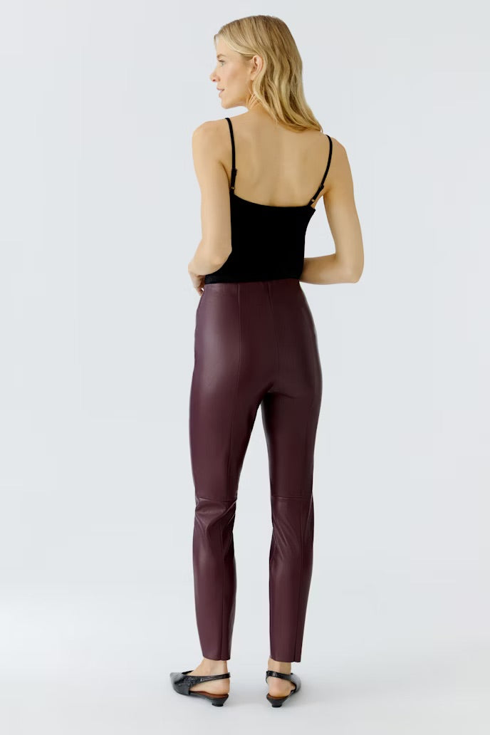 Stretch leggings in faux leather in bramble berry