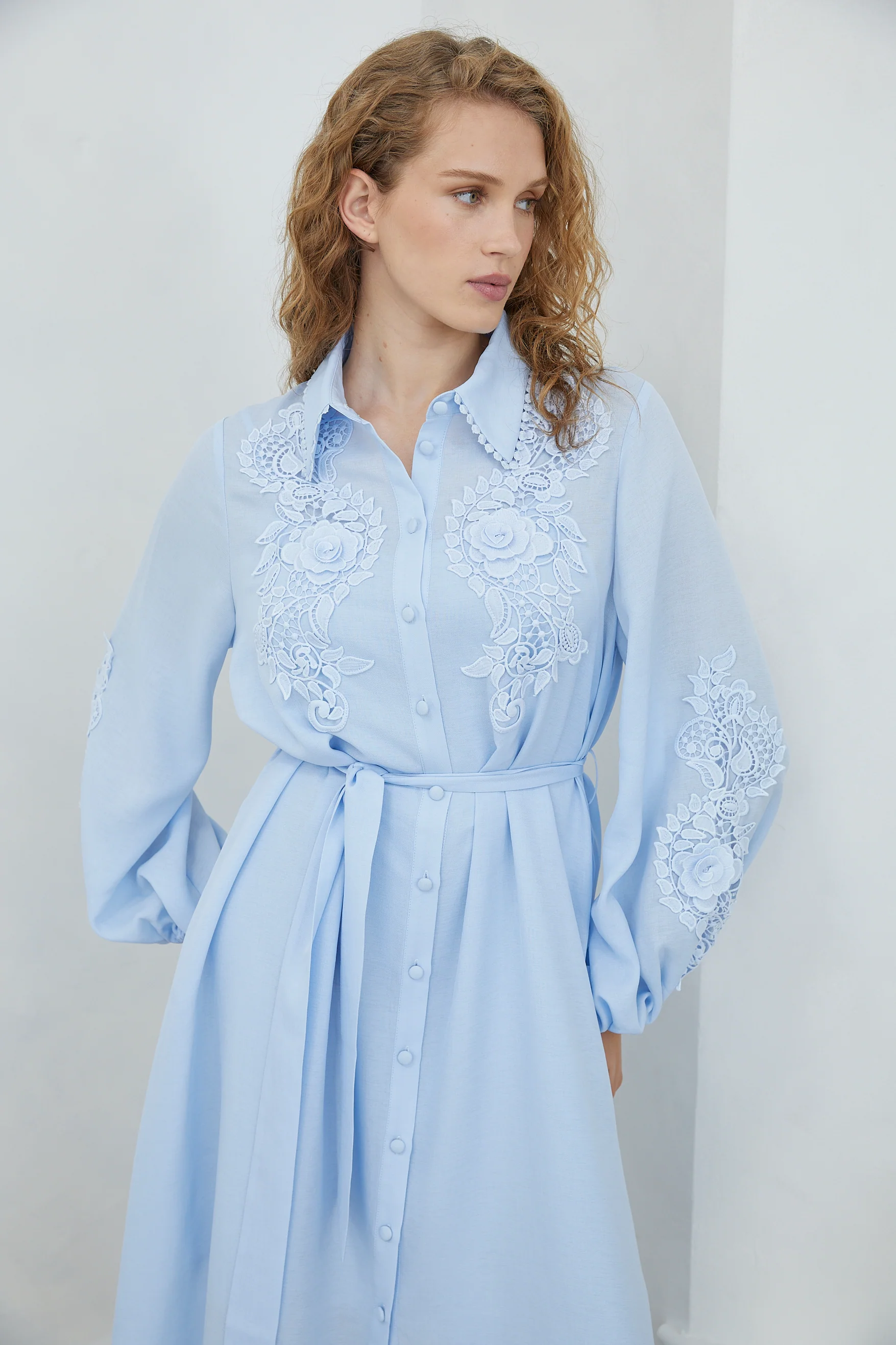 Mossy lace dress in pale blue