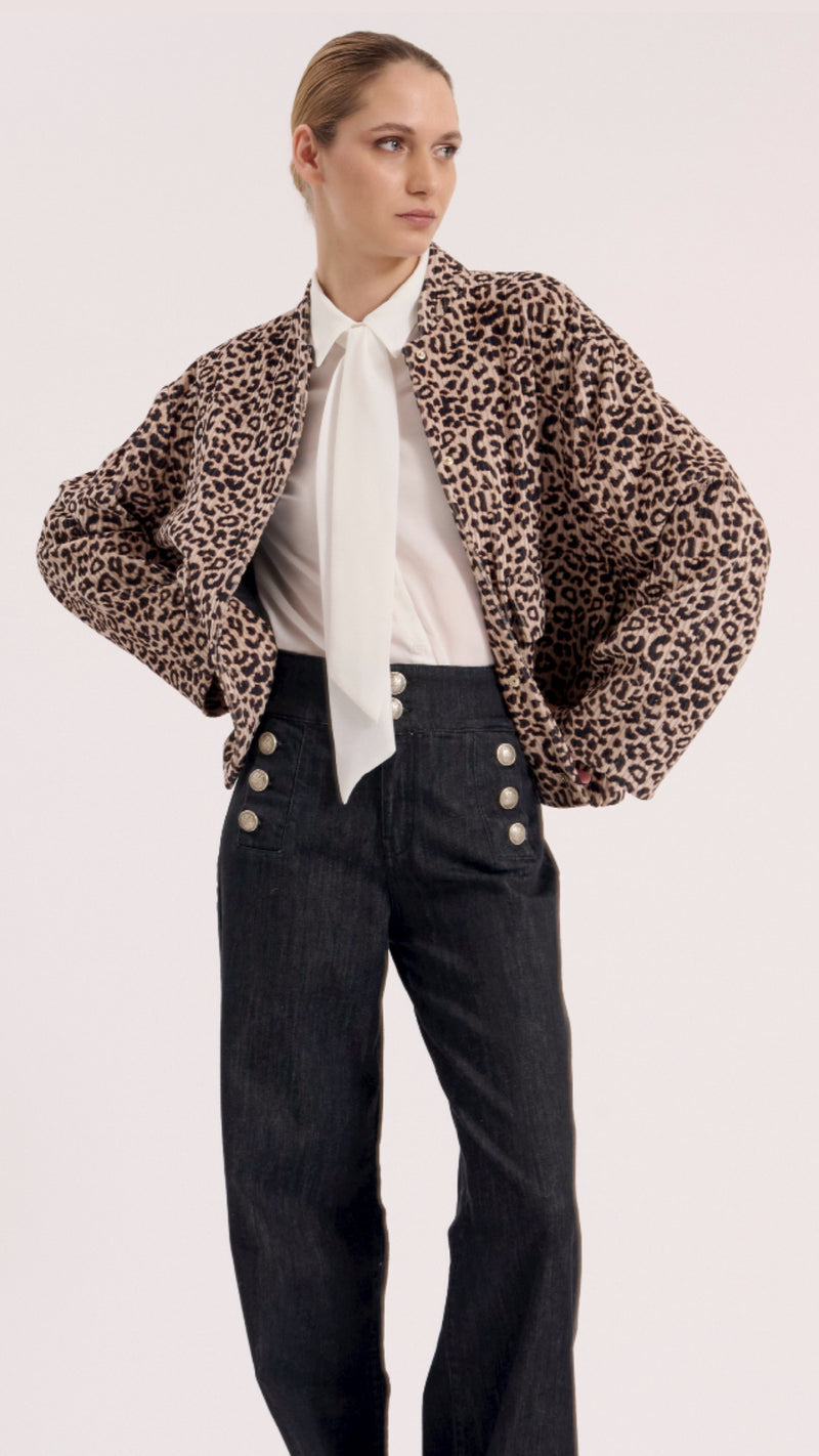 Soft bomber in animal print