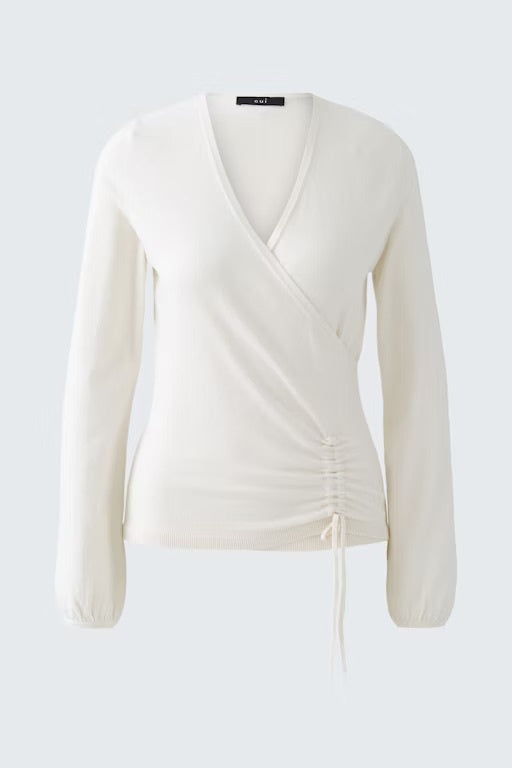 Feminine pullover with refined details