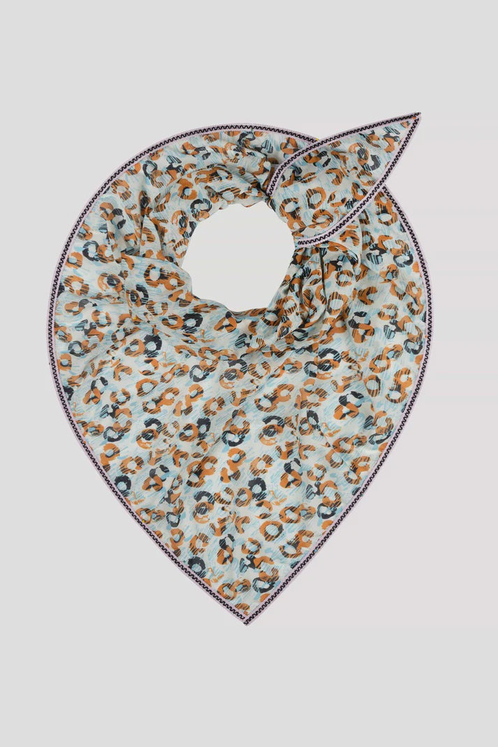 Shawl in leopard lush print