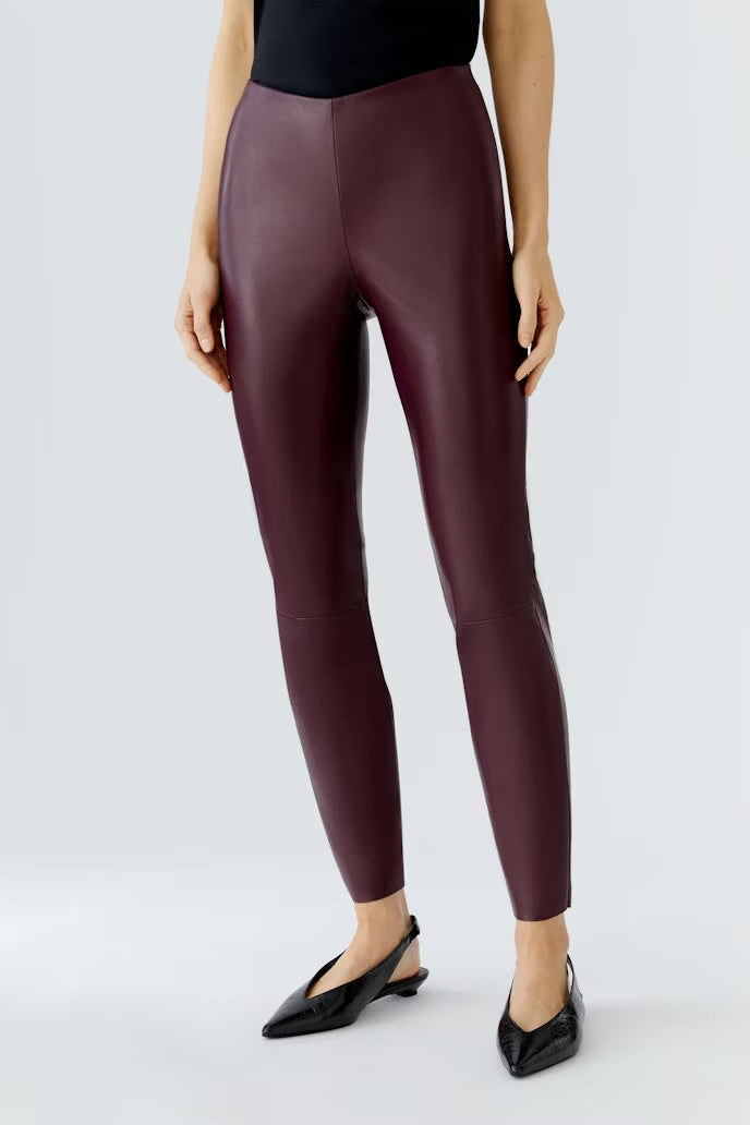 Stretch leggings in faux leather in bramble berry