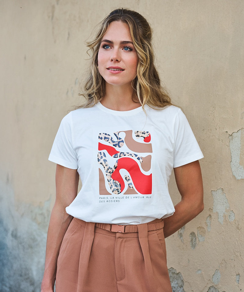T-shirt with leopard camel and coral accents