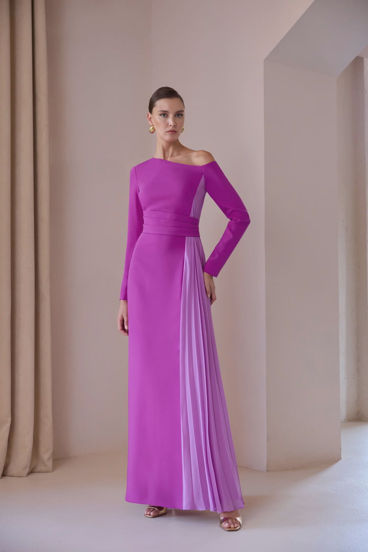 Crêpe long dress with chiffon pleate in pink