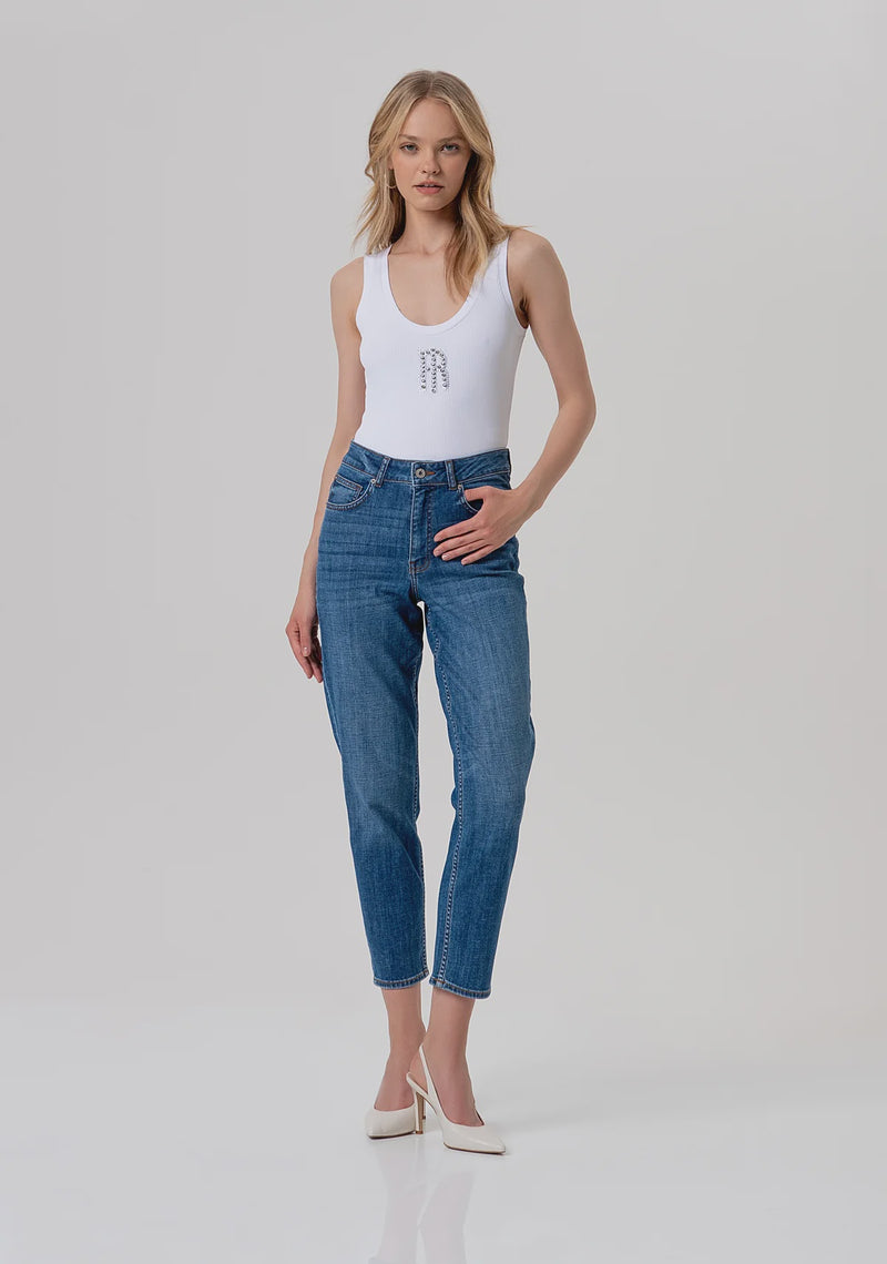 Vera mom fit jeans in stonewash