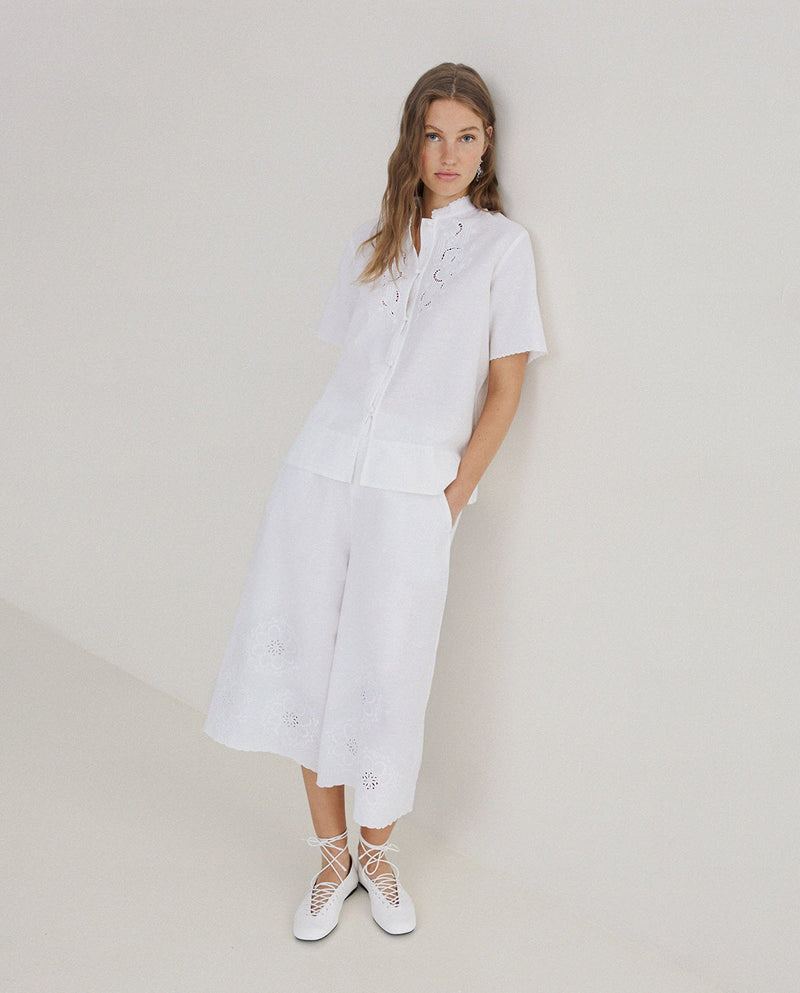 White skirt trousers.