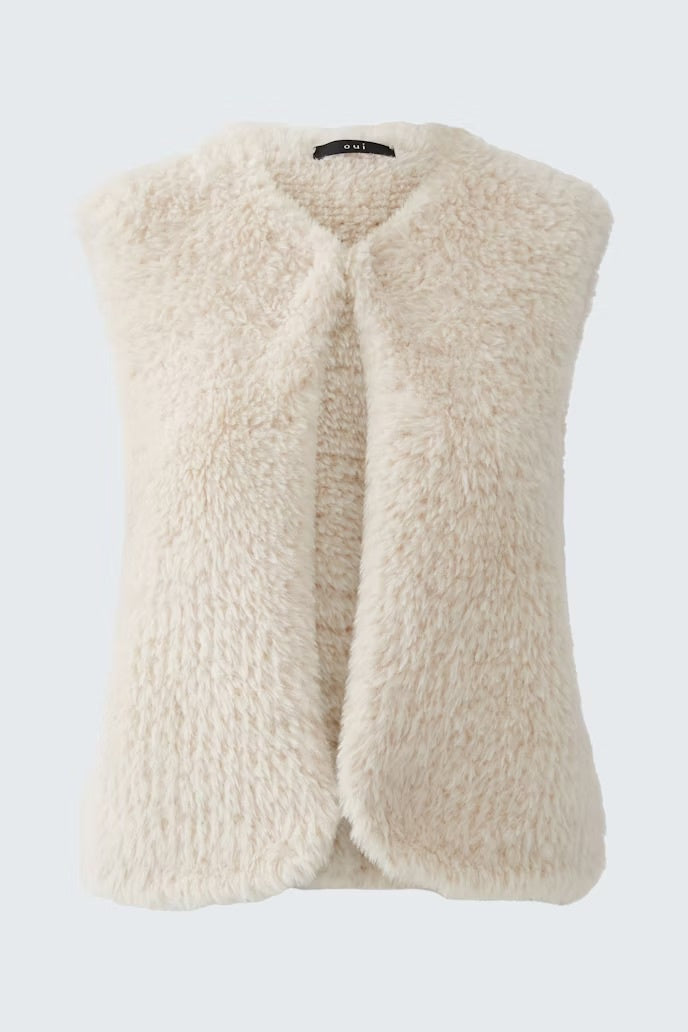 Cosy knitted vest in ecru fur look