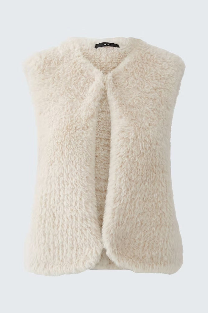 Cosy knitted vest in ecru fur look
