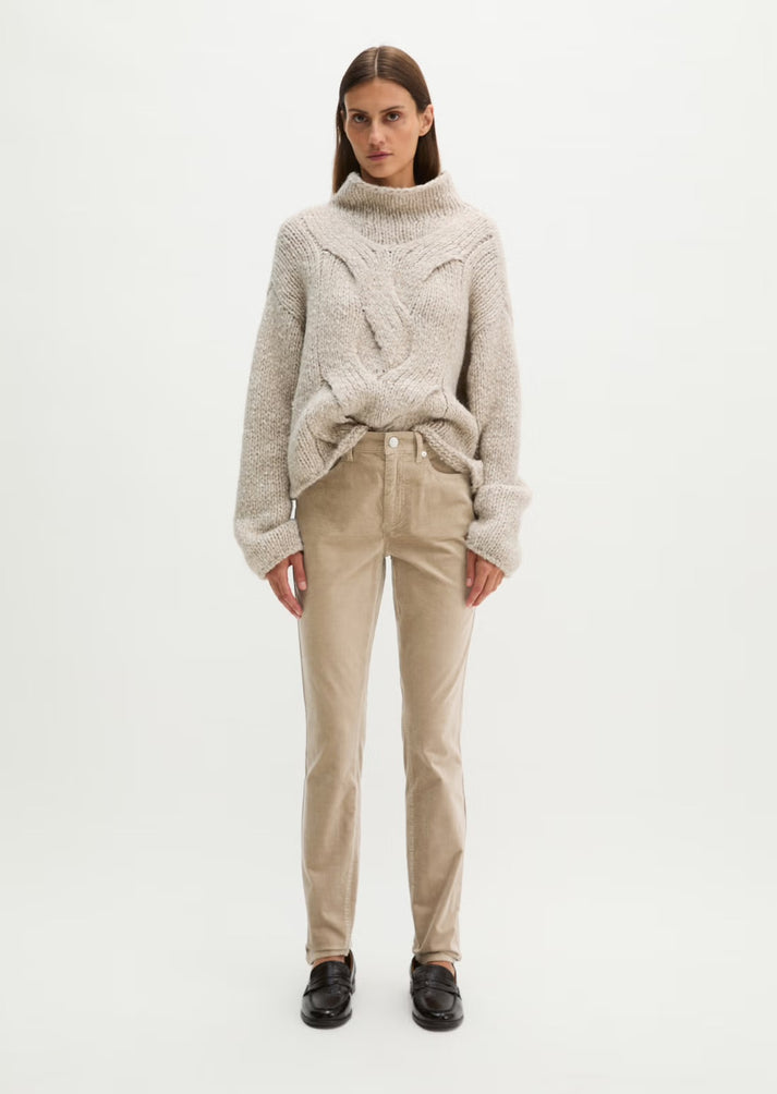 Velvet Pants Model Aleka Slim Trouser