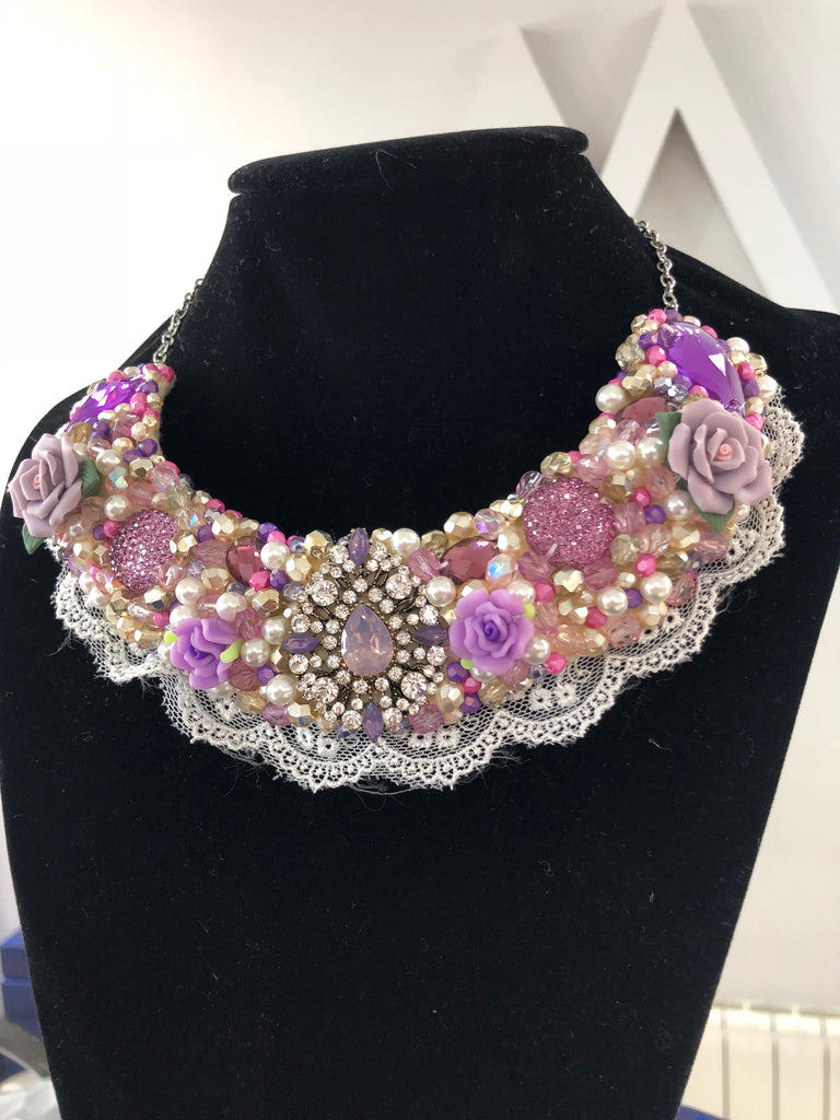 Small Collar - Lilac Pink & Pearl with White Lace