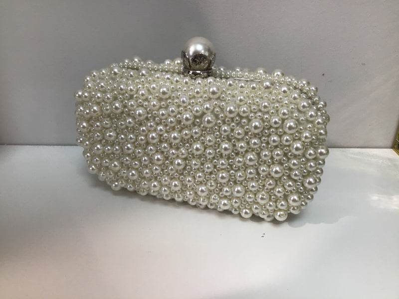 923 small pearl clutch