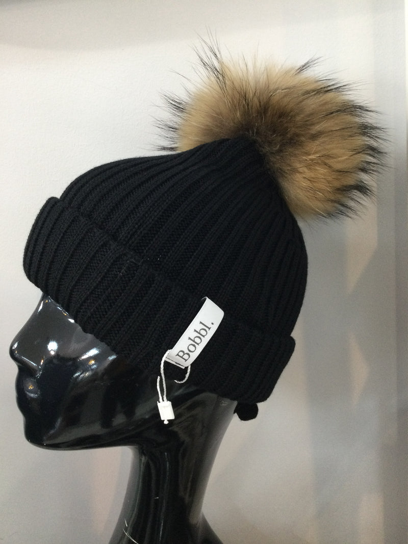 Black hat with natural Bobbl