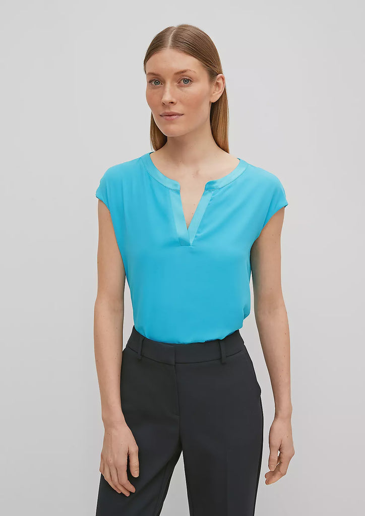 Top with Notch Neckline in Turquoise