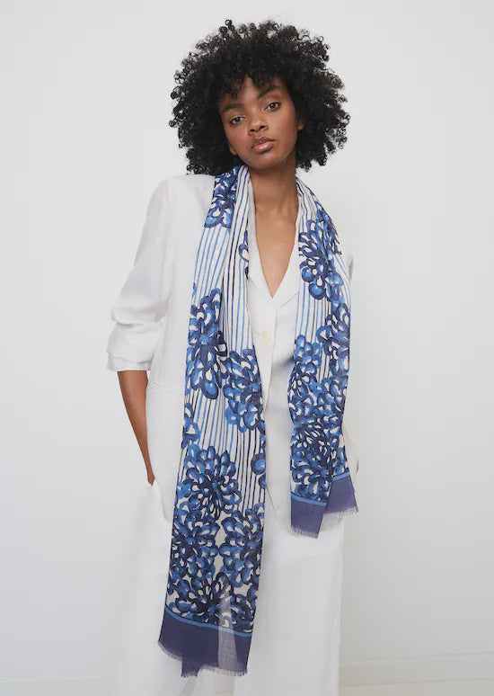 Scarf in blues and white colour mix