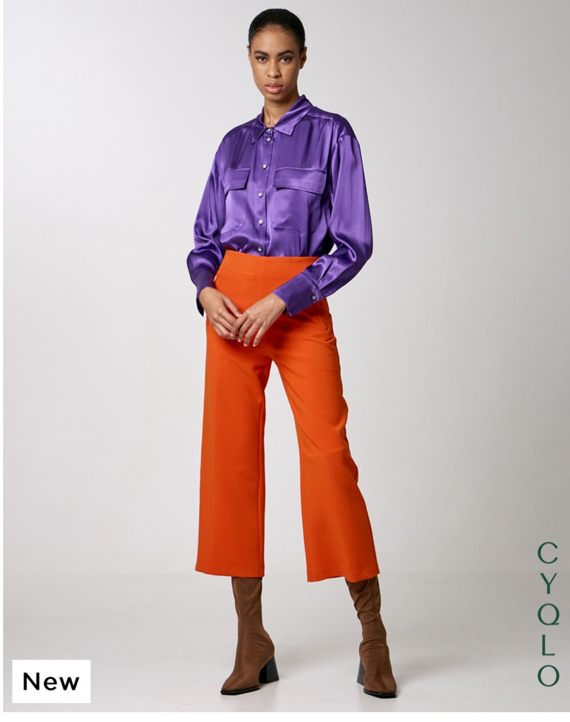 Cropped orange trousers with zip pockets