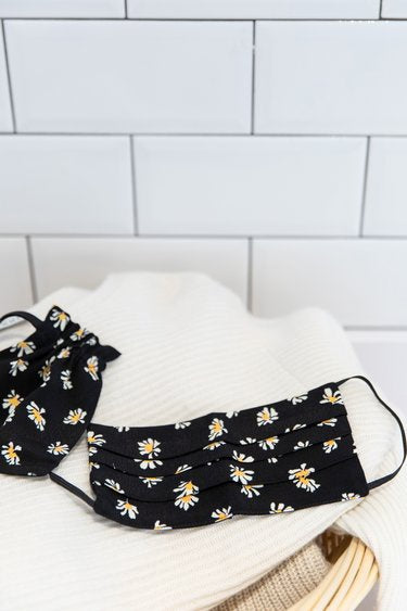 Reversible facemask yellow daisy