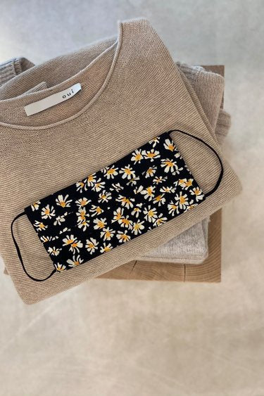 Reversible facemask orange daisy