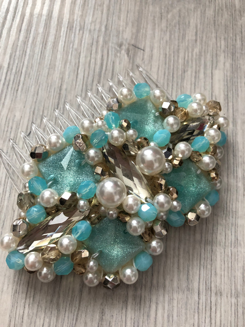Iris in Mint Gold and Pearl