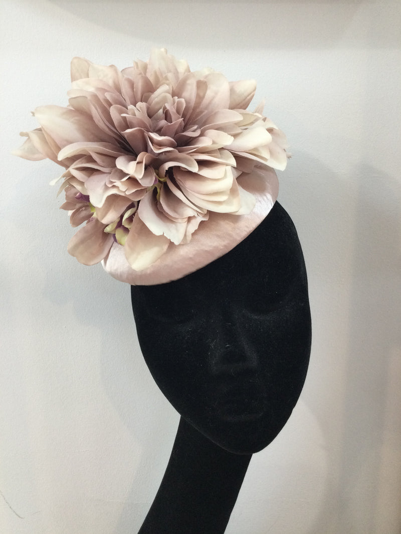 Della headpiece