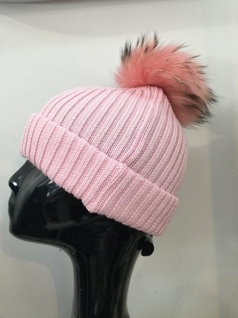 Pale pink hat with pink Bobbl