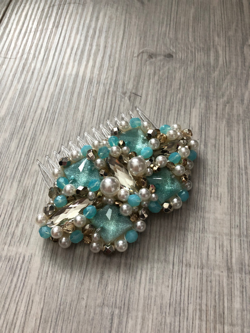 Iris in Mint Gold and Pearl